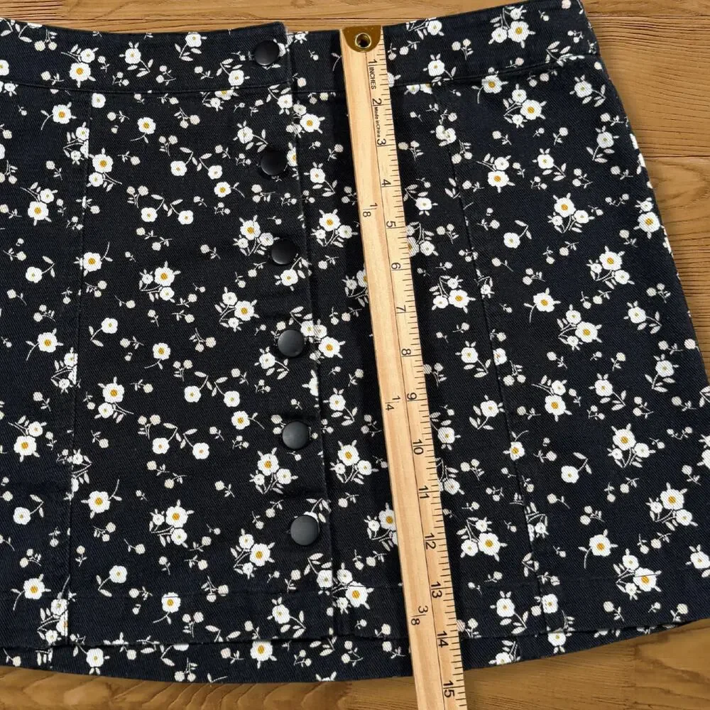 Sky and Sparrow Black Ditsy Floral Button Front High Waisted Mini Skirt Size 28